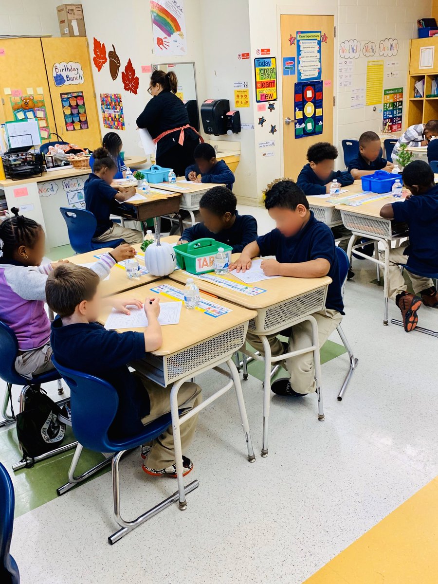 OffTheFieldNFLW's tweet photo. Philadelphia OTF Wives created a Thanksgiving meal for OTF Founding Member Renee Reese’s 2nd grade classroom @ Henry Braid Wilson Family School in Camden, New Jersey.
This feast was the conclusion of her lesson on nutrition & restaurant etiquette.
#OTFPWA #communityservice https://t.co/ZArcs3RfJX