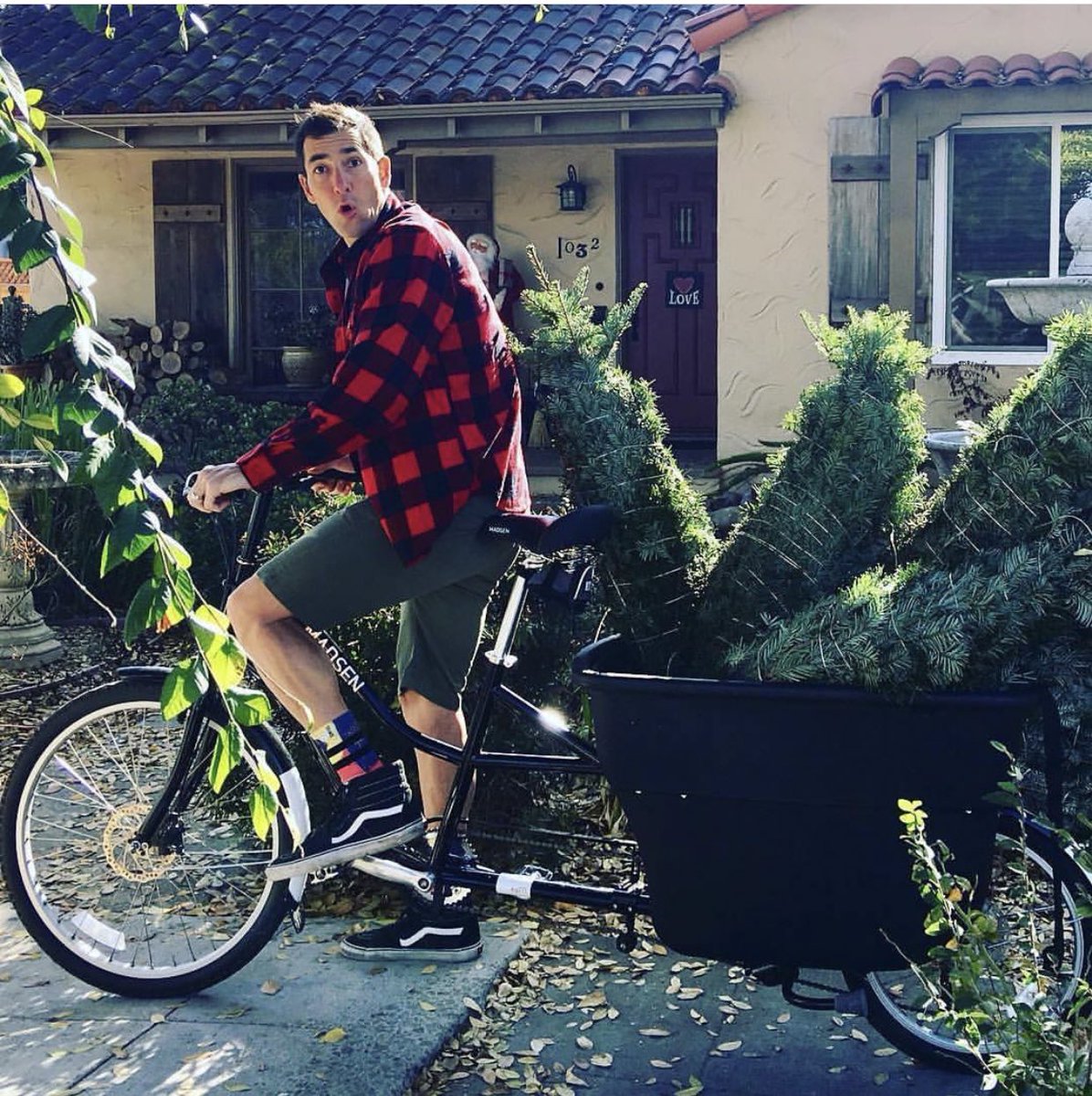 madsencycles's tweet image. Just a few suggestions on how to transport your Christmas tree this year! 🚲🎄🚲🎄🚲🎄🚲🎄
#treebybike #christmastreebybike  #madsencycles #cargobike 
madsencycles.com