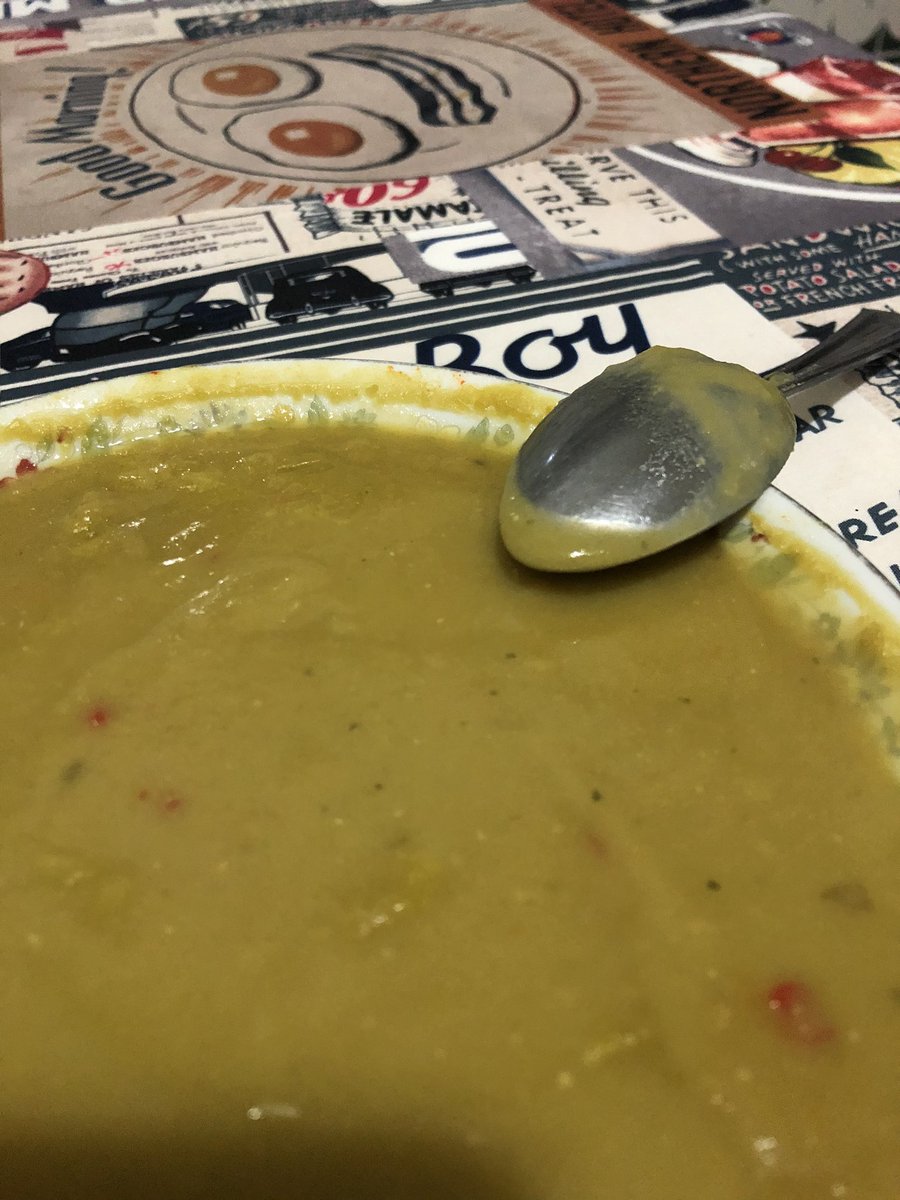 VaChrisTucker1's tweet image. Οι περισσότεροι βλέπουν έναν άσχημο πράσινο χυλό. Οι μύστες ωμός ξέρουν ότι αυτή η σούπα, η μπιζελοσουπα, αποτελεί μια από τις πιο νόστιμες σούπες στον πλανήτη. Στην Αμερική ισως και να είναι η σούπα με τη μεγαλύτερη κατανάλωση #splitpea