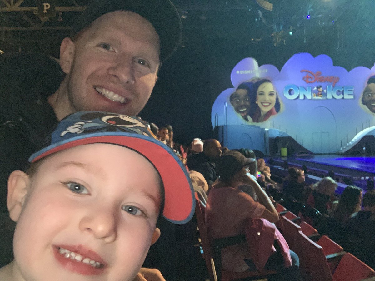 WDWDreamers's tweet image. So excited #disneyonice #Edmonton #mickeysearchparty