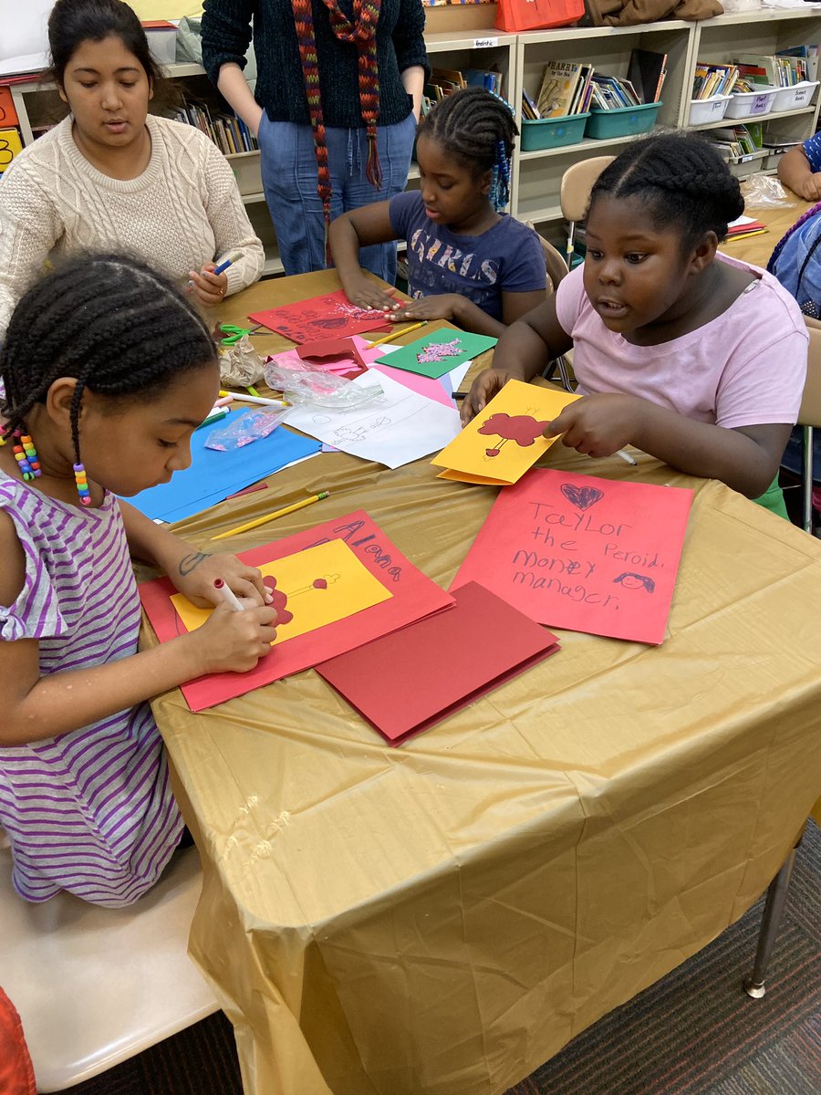 RCSDsch19's tweet photo. Thank you @RobertsEnactus for working with @ThirdGradeteam2 girls and empowering them to create a female led business! #girlpower #rcsdonefamily @ProudPrinc19 @TDade @schiavi_e @ProudAP19 @RobertsWesleyan https://t.co/hccCglxwyj
