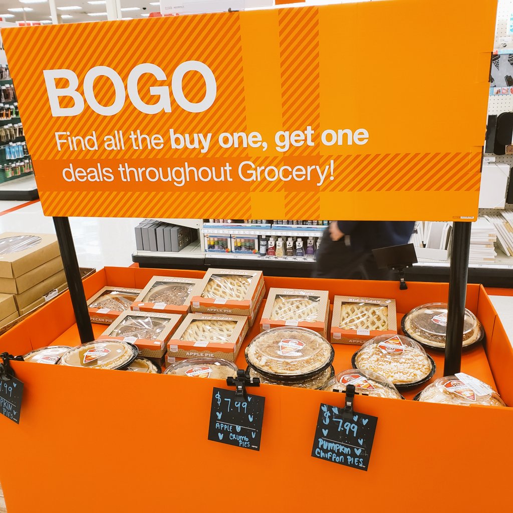 Naperville Super Target has all your bakery needs for this holiday!! #pies #gobbletillyouwobble <a href="/SabrinaThomas89/">Sabrina Thomas</a> <a href="/A_Leigh_/">AV</a> @ContrucciJoe