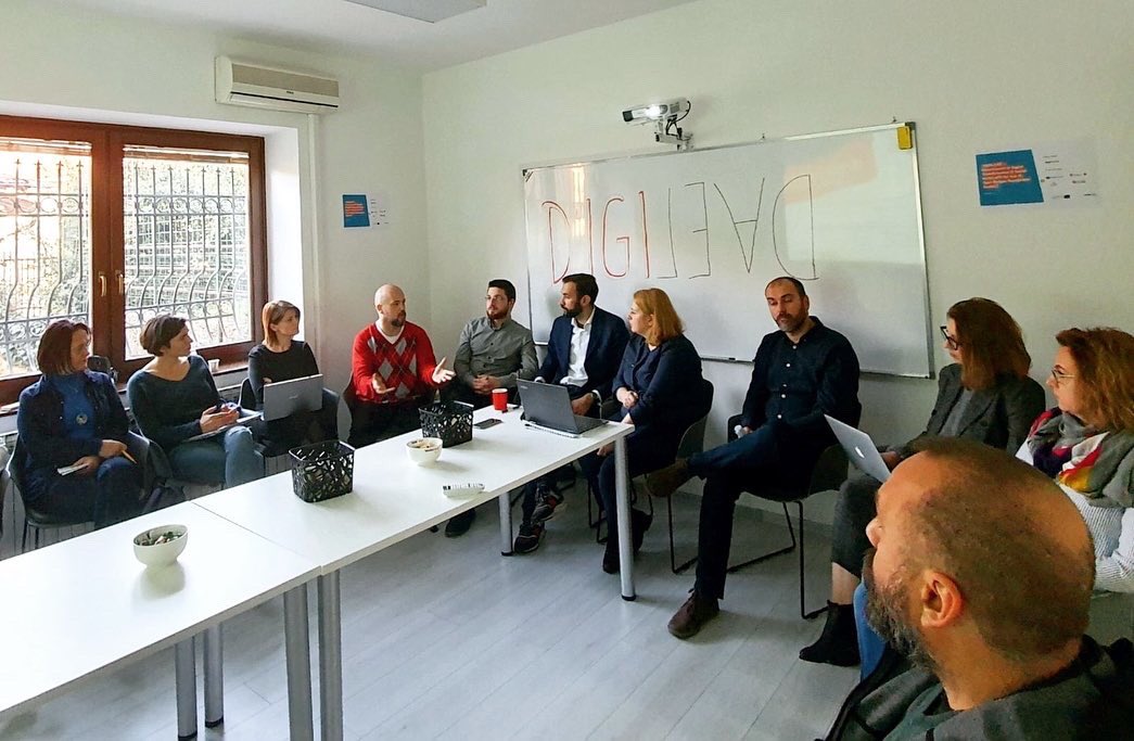 FondacijaMozaik's tweet photo. U prostorijama Fondacije Mozaik održana besplatna radionica “Digitalna #transformacija - neka #tehnologija radi za vas!” Radionica je dio #DigiLead-a, pilot projekta koji je nastao u saradnji pet @TechSoupEurope partnera, među kojima je i #FondacijaMozaik. https://t.co/OrUFud6Gag