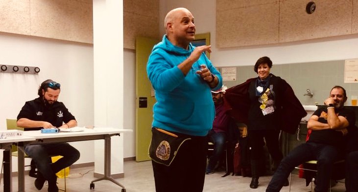 🖐 Èxit d'assitents 3r CAMPIONAT #MORRA @DAUBarcelona amb participació <a href="/RafaBaila/">Rafa Balagué</a> coautor llibre #QuinaMorra! associació <a href="/morrapita/">Morràpita</a> i <a href="/victorbaroja/">Víctor Baroja I Benlliure</a> entre d'altres.
Més info calendariermita.cat/joc-morra-daub…
<a href="/ajlarapita/">Ajuntament de la Ràpita</a> <a href="/AmadeuCarb/">Amadeu Carbó</a> <a href="/cultpopular_cat/">Cultura Popular</a> <a href="/Cultupopularbcn/">Cultura Popular Barcelona</a> <a href="/BCN_SantAndreu/">BCN_SantAndreu</a> #DAU19