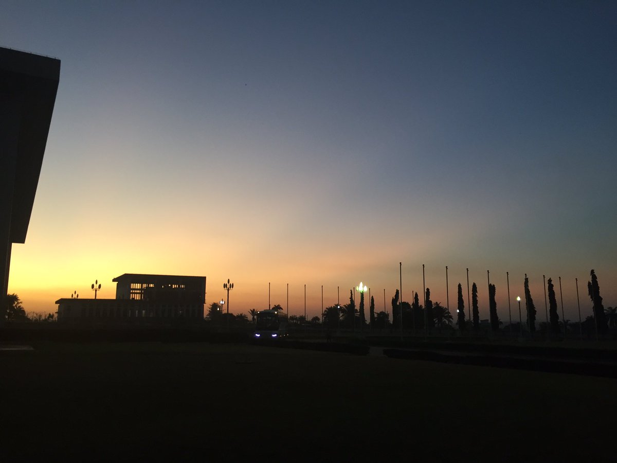 LoukiGirl's tweet image. Nous avons fait un tour au Palais des Congrès de Kara et j’ai adoré le ciel ! #BlogCamp228