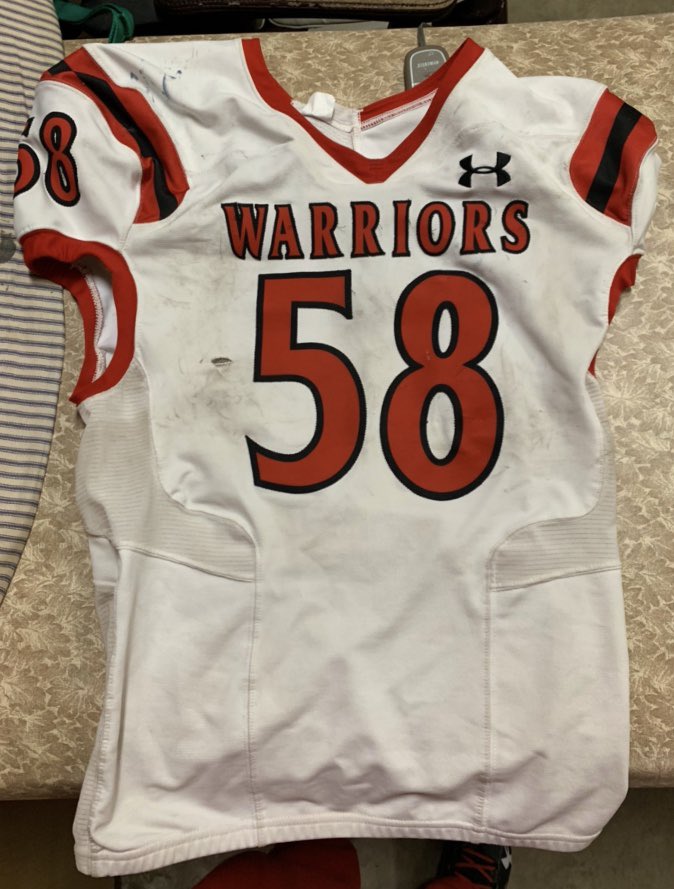 Im_next58's tweet photo. Been a Long Ride...but it hurts me the most that my high school football career is now over 😞💔 IT’S FOOTBALL and I will forever love this sport... Next chapter is Loading... I Love y’all #58out✌🏾 https://t.co/aUuY1LaShw