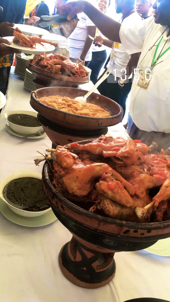 AdoudeLeynna's tweet image. Je suis certaine que le #goumin du #BlogCamp228 va prendre d’autres proportions après ce tweet voaaa Babadé nami 🌚🙃