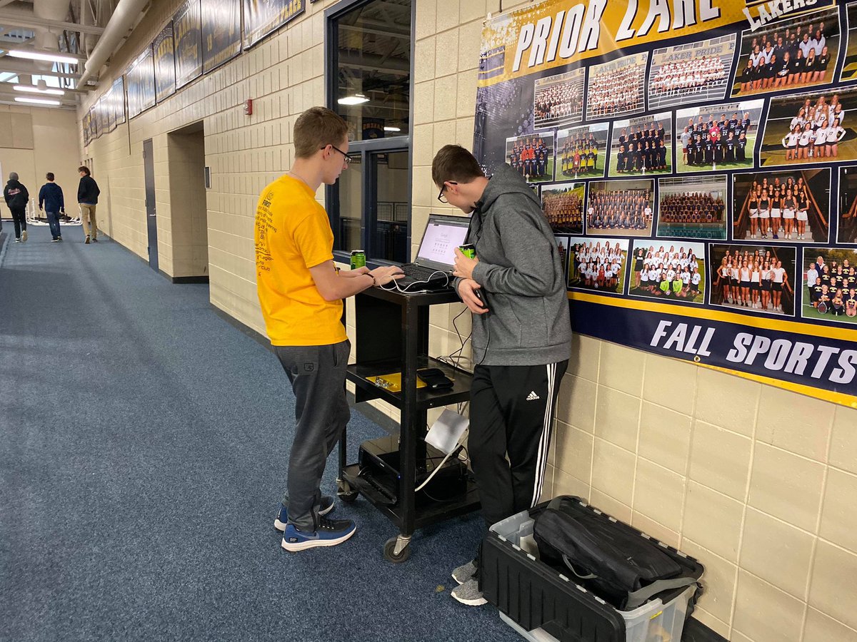 ByronSup531's tweet photo. @ByronRobotics getting ready for a competition. #Roboting #ByronBears https://t.co/pkTxacZMCo