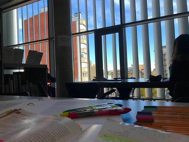 RoblesPerea's tweet image. Biblio amb vistes. #libraryviews #library ift.tt/2ri4RUI