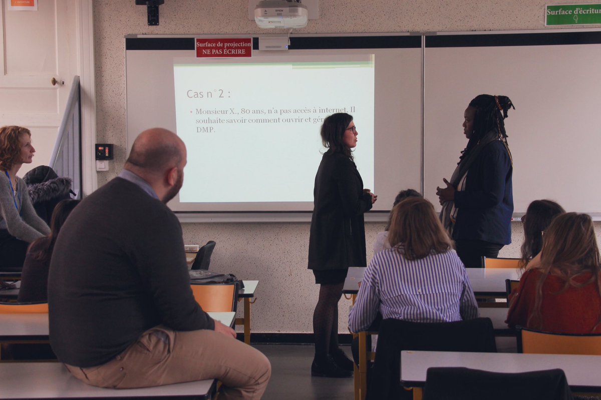 Julie_Napi's tweet photo. 🗣 Atelier « Le bon discours auprès du patient » par @loic_angers & @DelaunayMgane au séminaire #NumericAction de @Pharma_ANEPF à @Angers 👥
📲Differentes mises en situation pour tout comprendre sur le #DMP et pouvoir expliquer son fonctionnement et ses intérêts aux patients 💡 https://t.co/CYZttPnoeZ