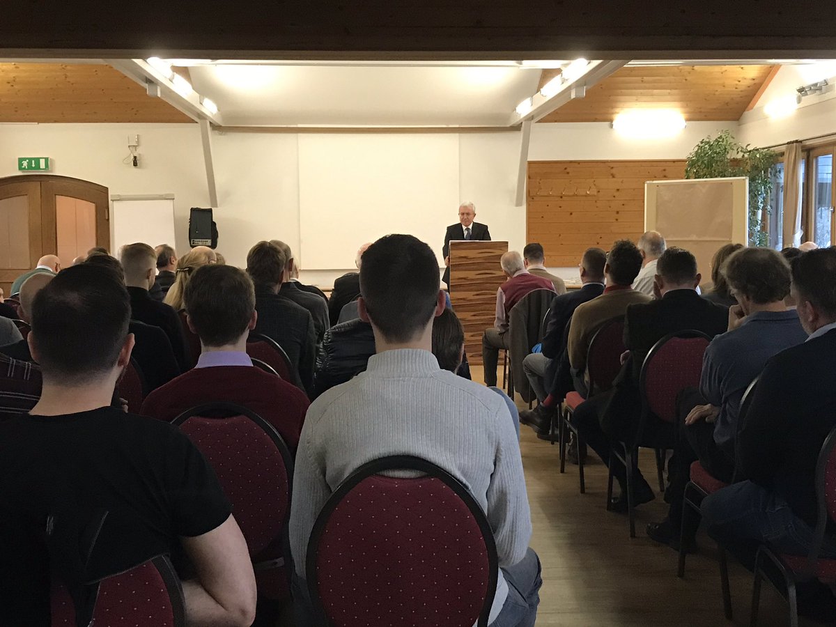 Verlag_Antaios's tweet photo. Unser Autor Thor v. #Waldstein referiert gerade in #Semriach bei #Graz über #Volk als deutschen Begriff. Seine Bücher sind hier gebündelt: https://t.co/gOQdYsIkw0 https://t.co/atNRy7GFBO