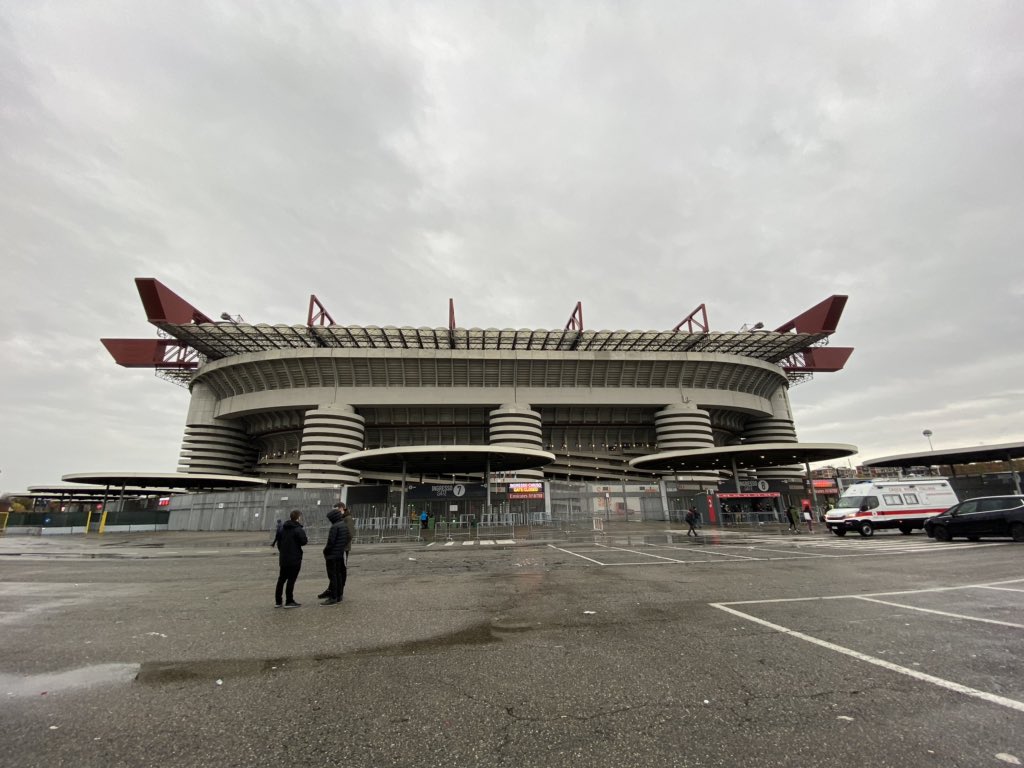 RinghiodAbruzzo's tweet photo. “Anche quando il cielo è scuro splende il sole su San Siro”..
Pullman arrivato, noi siamo pronti! 💪🏻❤️🖤
#ininterrottamente #lottoperte #ringhiodabruzzo https://t.co/5w4pRgC4wN