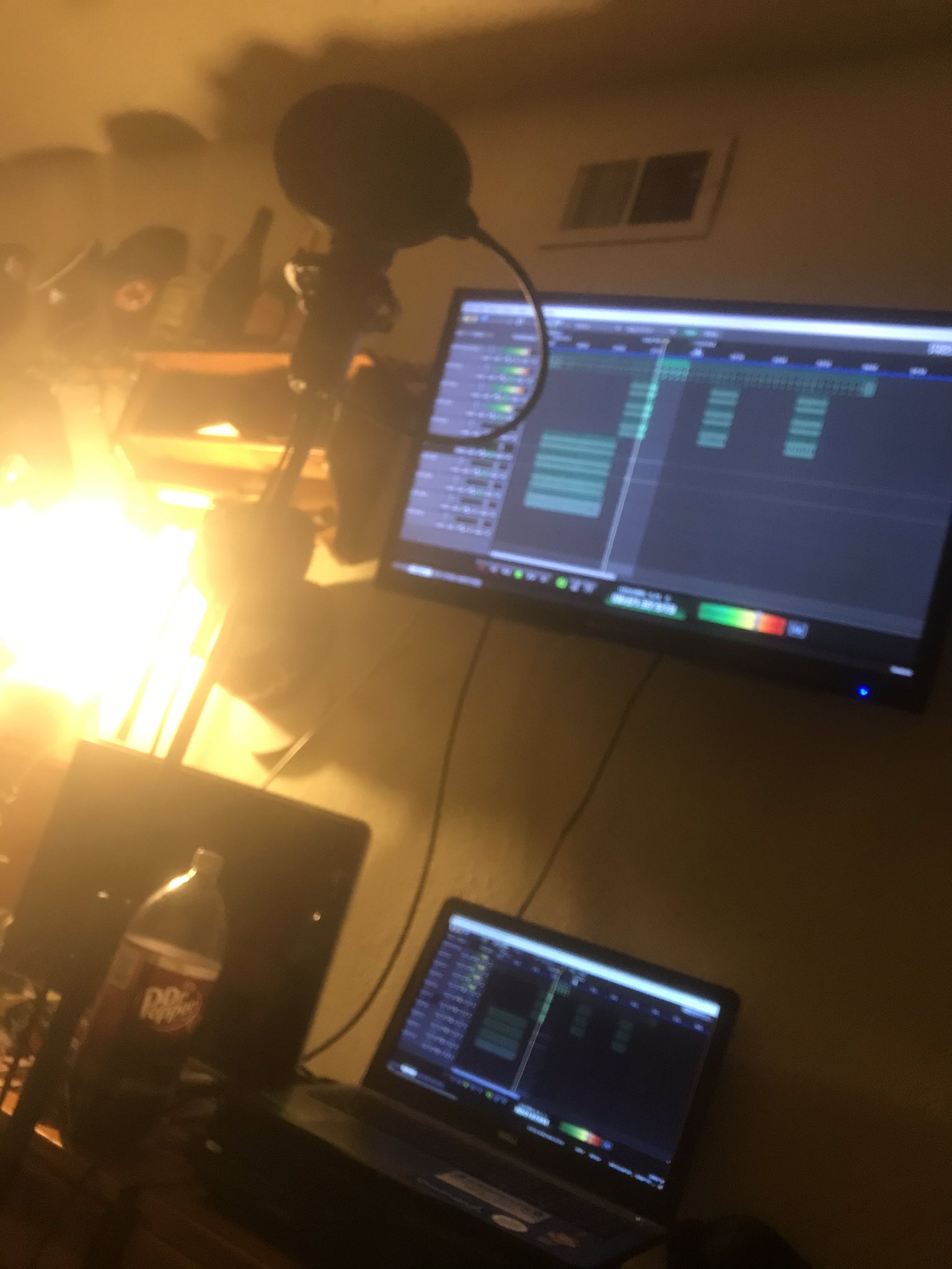 Work is never done in tha studio right now cookin up some fire... https://t.co/tPnvSuv6NP
