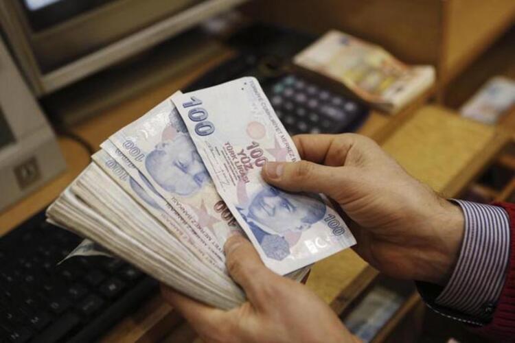 cnnturk's tweet photo. Duyan bankaya koşuyor! İşte kredilerde yıl sonu fırsatları... https://t.co/IaYV25uQxs https://t.co/dfmZhLLiFx