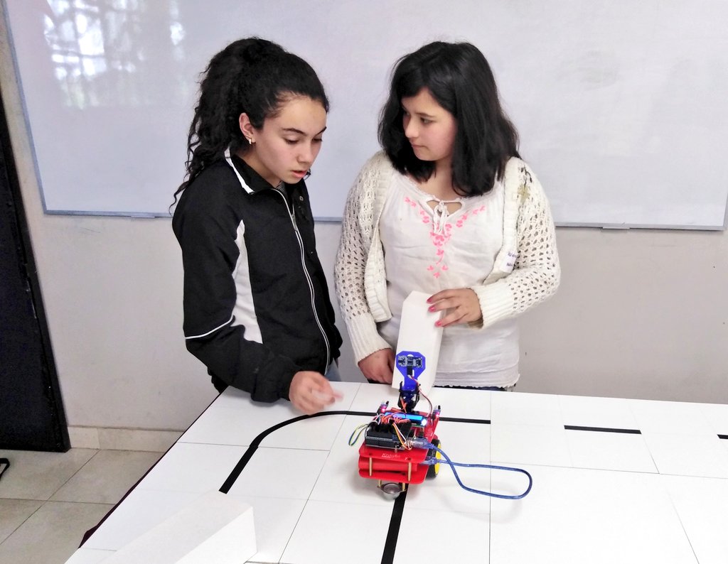 ingUtalca's tweet photo. En final Zonal de Torneo de Robótica de #IngenieríaUTalca @fundmustakis y @TeckChile Participan 9 colegios de #Talca #Curicó y #OrillaDeMaule para disminuir brecha en la educación y lograr equidad de género 👌👌👌 https://t.co/hmyC3CldyE