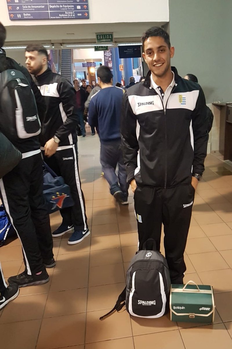 fubbuy's tweet photo. La Selección U17 Masculina con Rubén Magnano como Director Deportivo, partió rumbo a Chile al Sudamericano de su categoría. Éxitos !! #SomosEquipoSomosUruguay @AntelDeTodos @SpaldingUruguay @SUATcontigo @UyDeporte @FIBA_es @Consu_basquet 👇🏀 https://t.co/xuy7MiiCSV