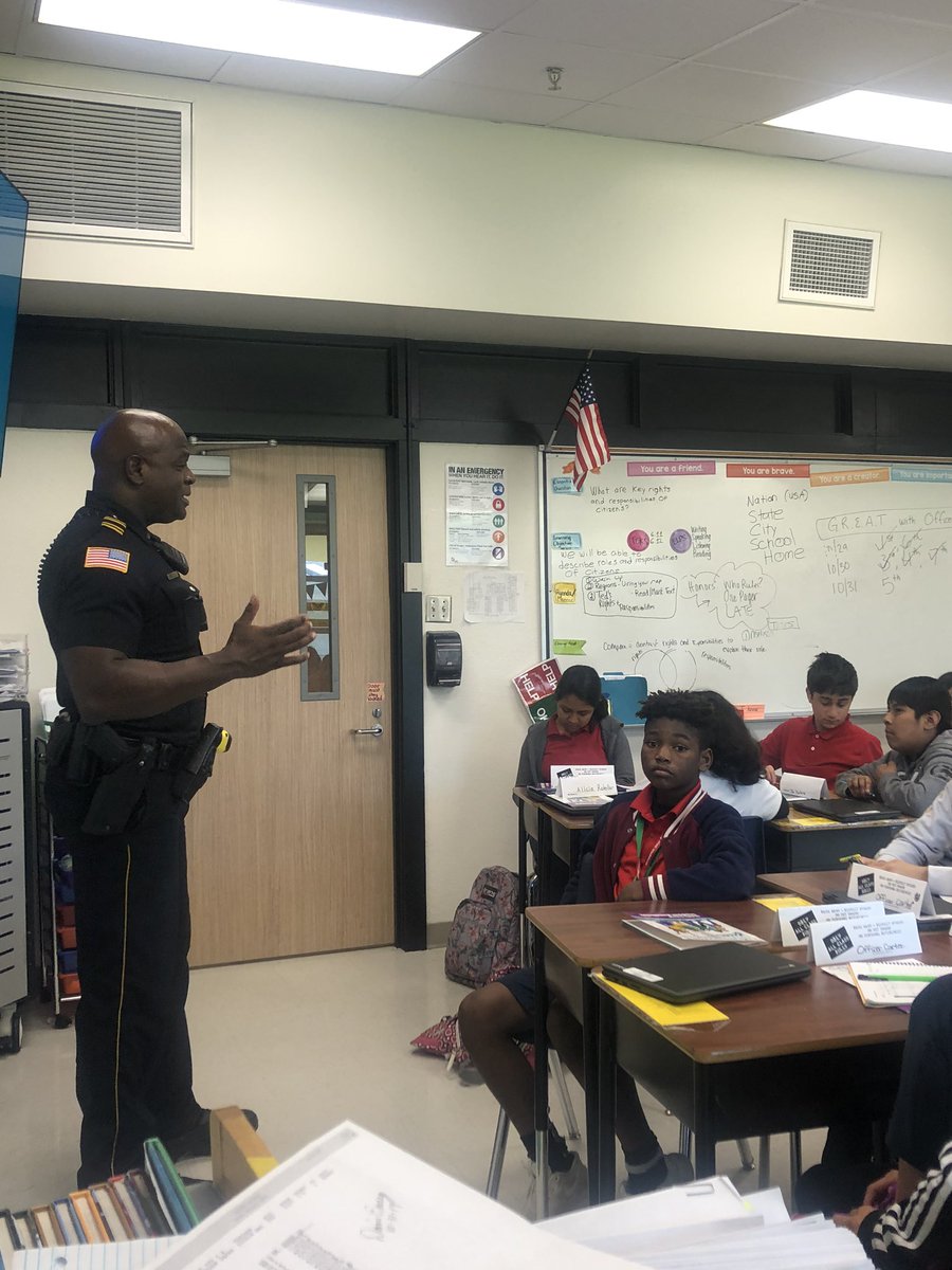 #BusseyNation2020 SRO Officer Carter showing his teaching skills today!! The G.R.E.A.T program giving our 6th graders some great knowledge!! @gisdnews