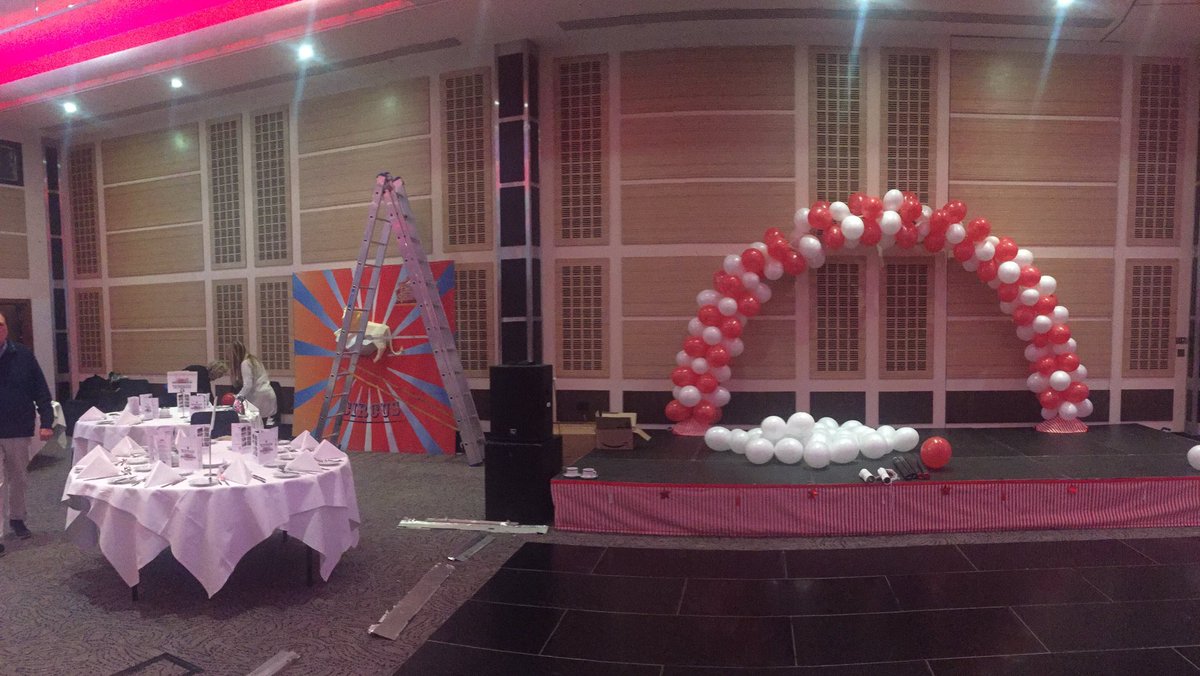 j_h_parry's tweet photo. Preparations underway for The Greatest #MetGLGala tonight! #MetMess https://t.co/GsjAbBEaVF