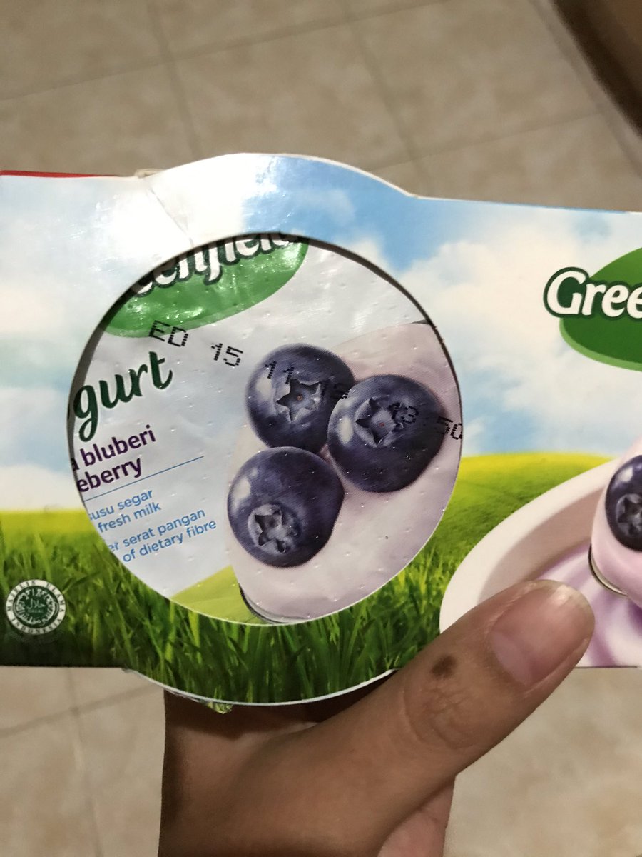 desmayra's tweet photo. @Transmart_IND mhn utk bisa mperhatikan QCnya. Produk yg sdh expired harap ditarik. Hri ini saya membeli yoghurt di TM iconmall gresik ternyata sudah expired tgl 15 nov 2019. Dan itu ada di tumpukan pling atas. Sangat mengecewakan!! https://t.co/2z5V3y0Zlz