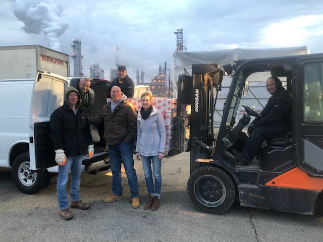 jolietrefinery's tweet photo. The 2019 ExxonMobil Ham/Turkey/Cheese delivery came to a close this morning as it has for many years with donations going to @bbbswillgrundy. It’s the best way to begin the season of thanksgiving with such good friends. #tradition #thankful #dawnpatrol https://t.co/ogoFe50BVt