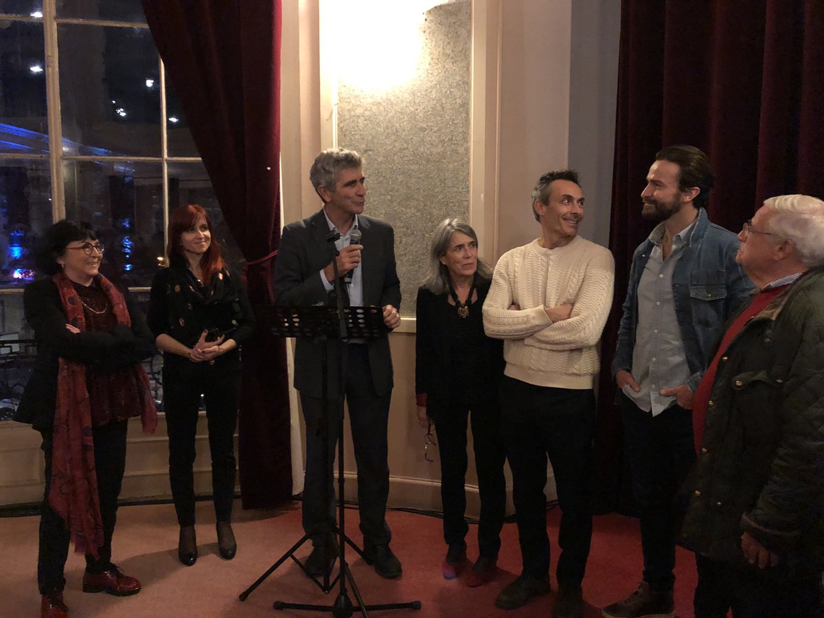 RegisDaro's tweet photo. Hier, c’est les bras chargés de #Molières que @benoitsoles a présenté à @villeagen son spectacle #LaMachineDeTuring, avec #AmauryDeCrayencour ! Bonheur de retrouver collègues et amis, après le sublime #Cyrano proposé en 2015, pour cette grande soirée au profit de #DemainDebout ♥️ https://t.co/rCchAs6L2z
