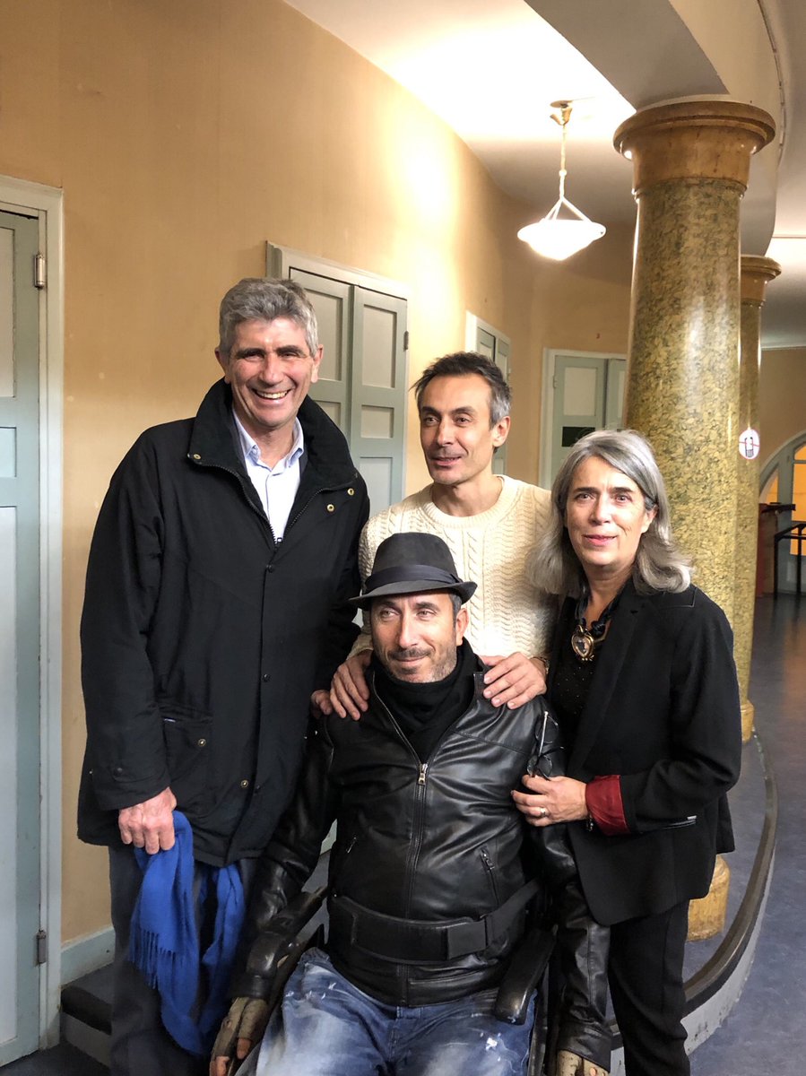 RegisDaro's tweet photo. Hier, c’est les bras chargés de #Molières que @benoitsoles a présenté à @villeagen son spectacle #LaMachineDeTuring, avec #AmauryDeCrayencour ! Bonheur de retrouver collègues et amis, après le sublime #Cyrano proposé en 2015, pour cette grande soirée au profit de #DemainDebout ♥️ https://t.co/rCchAs6L2z