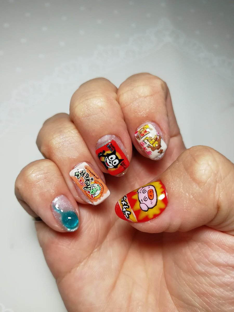 EEEEE_yh's tweet photo. 駄菓子ネイル

なんで駄菓子ネイルにしようと思ったのかも忘れちったけど、駄菓子ネイル。
お菓子のパッケージって本当に可愛い(*´`)

この爪でエキスポ2日目行きます←←
#ネイル #痛ネイル #手描き #アート #模写 #美甲 #爪甲 #nail #駄菓子 #駄菓子ネイル #お菓子ネイル #cheapsweets https://t.co/Tp3GAkiJE7