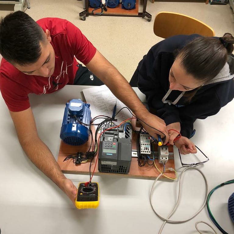 IESElCabanyal's tweet photo. https://t.co/7ezvczTztF
SEMANA EUROPEA DE LA FP
Prácticas de domótica. Instalaciones de Telecomunicaciones Electrónica CFGM
#SemanaEuropeaFP #EUVocationalSkills #DiscoverYourTalent #FormacionProfesional #VocationalEducation #FP #AvantFPERE #DescubreLaFP #YoCreoEnLaFP
@gvaeducacio https://t.co/CdD184rBXL