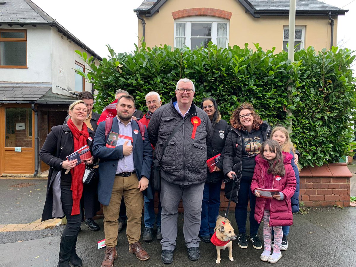 Fantastic day speaking to residents in #BelleVale and #HalesowenSouth.

Good reception for #LabourManifesto particularly for #SureStart, a #LivingWage. Also very pleased to welcome a new four-legged member of the @HalesowenLab team 🐕

#LabourForHope