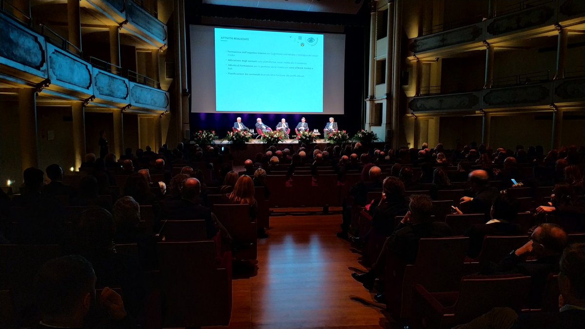 AisVeneto's tweet photo. Il Presidente Nazionale AIS @antomaietta interviene all'Assemblea dei Soci AIS, percorrendo tappe successo AIS: comunicazione e formazione in primis. Guida #Vinetia Carnet di Viaggio sarà inviata a tutte ambasciate italiane nel mondo. Una soddisfazione.
#congressoais2019 #weais https://t.co/NOvEHZaxLq