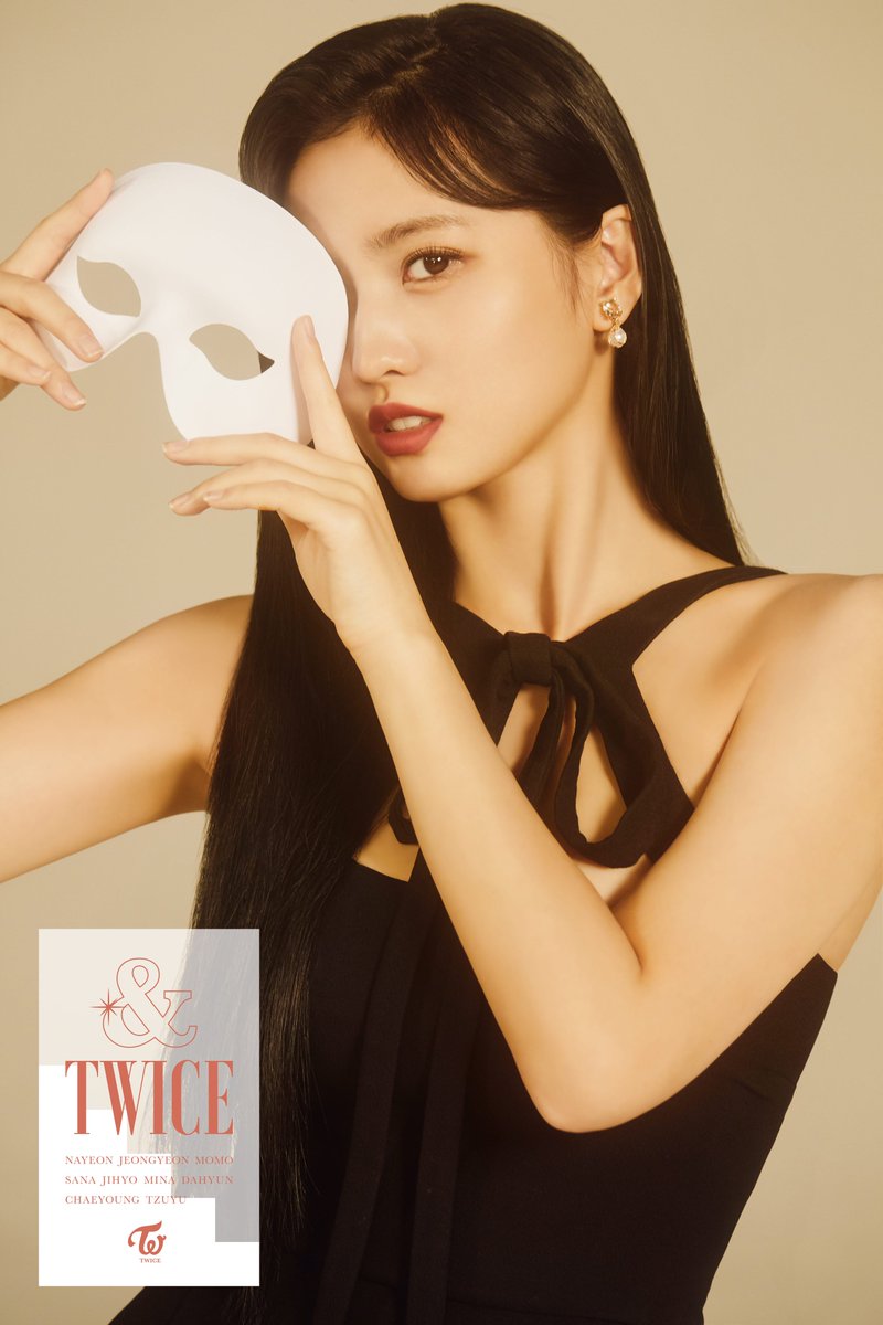 misayeon's tweet photo. Momo’s new photo for '&amp;TWICE' by Warner Japan ♥️
#TWICE #MAMAVOTE https://t.co/ymqMVzmggb