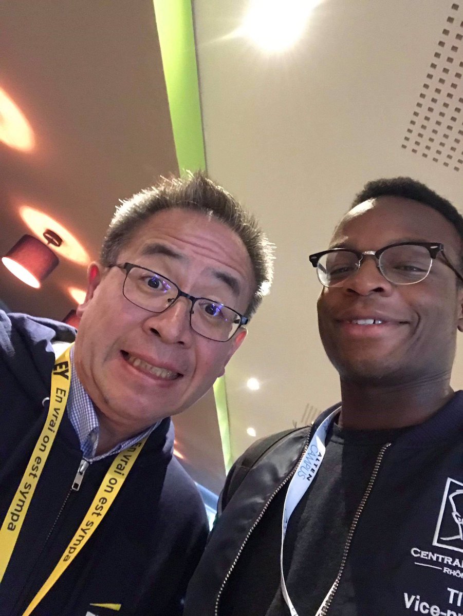 C’est un plaisir et un honneur de re-croiser <a href="/EYRecrute/">EY Recrute</a> en congrès ! Un énorme merci pour votre soutien quotidien ! 🤝😀 <a href="/cnje/">Junior-Entreprises</a> #CNH19 #Defi7 #WeAreJE #TELLMEWHY