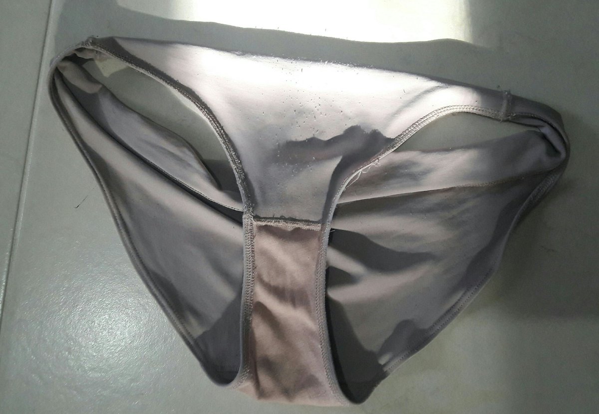 DamarysGonzlez7's tweet photo. Ayer me trajo un amigo hasta mi casa en su auto, nos dimos un buen #Faje y me dejo bien mojada, todo eso quedo #impregnado de mis fluidos en mis #calzoncillos
 Estos son de mis #favoritos y tambien son de #BuenaSuerte.
Llévatelos para tu #Colección
damarys183k@gmail.com
💋💦 https://t.co/qjXVLmx43V