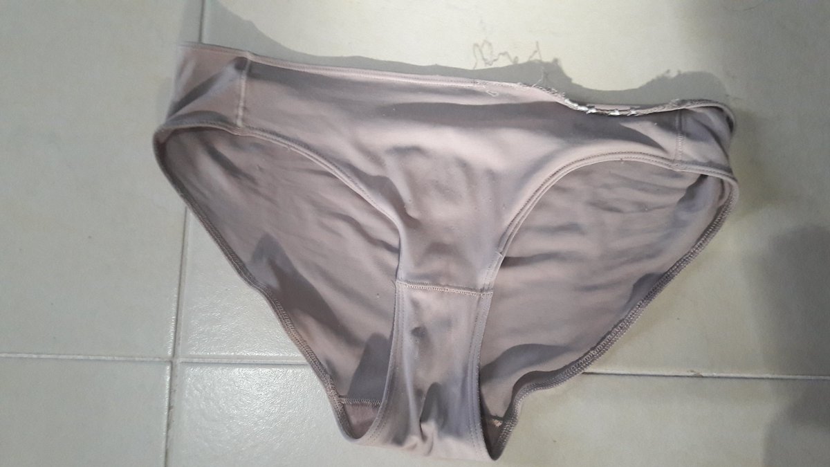 DamarysGonzlez7's tweet photo. Ayer me trajo un amigo hasta mi casa en su auto, nos dimos un buen #Faje y me dejo bien mojada, todo eso quedo #impregnado de mis fluidos en mis #calzoncillos
 Estos son de mis #favoritos y tambien son de #BuenaSuerte.
Llévatelos para tu #Colección
damarys183k@gmail.com
💋💦 https://t.co/qjXVLmx43V