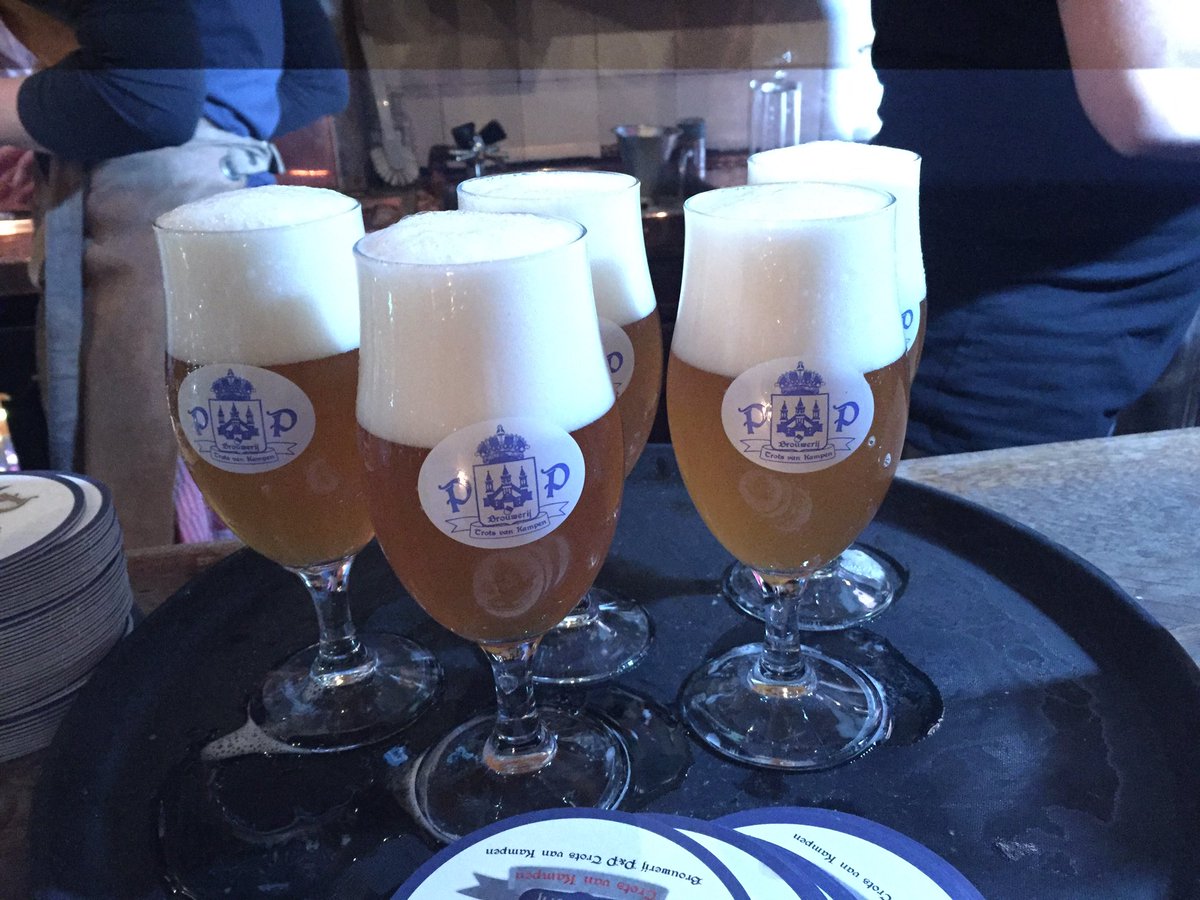 bortkoelewijn's tweet photo. Vanmiddag presenteerden Patrick van Dijk en Pieter Schouten van Brouwerij P&amp;P Trots van Kampen in de @stommevancampen hun nieuwe bieren Tripel-Steur en Blond Moeders https://t.co/lCNsWhJB9y Tripel-Steur geproefd.Vind ik lekker fris en luchtig  en smaakt naar meer. #genietmetmate https://t.co/xoISyoTR9a