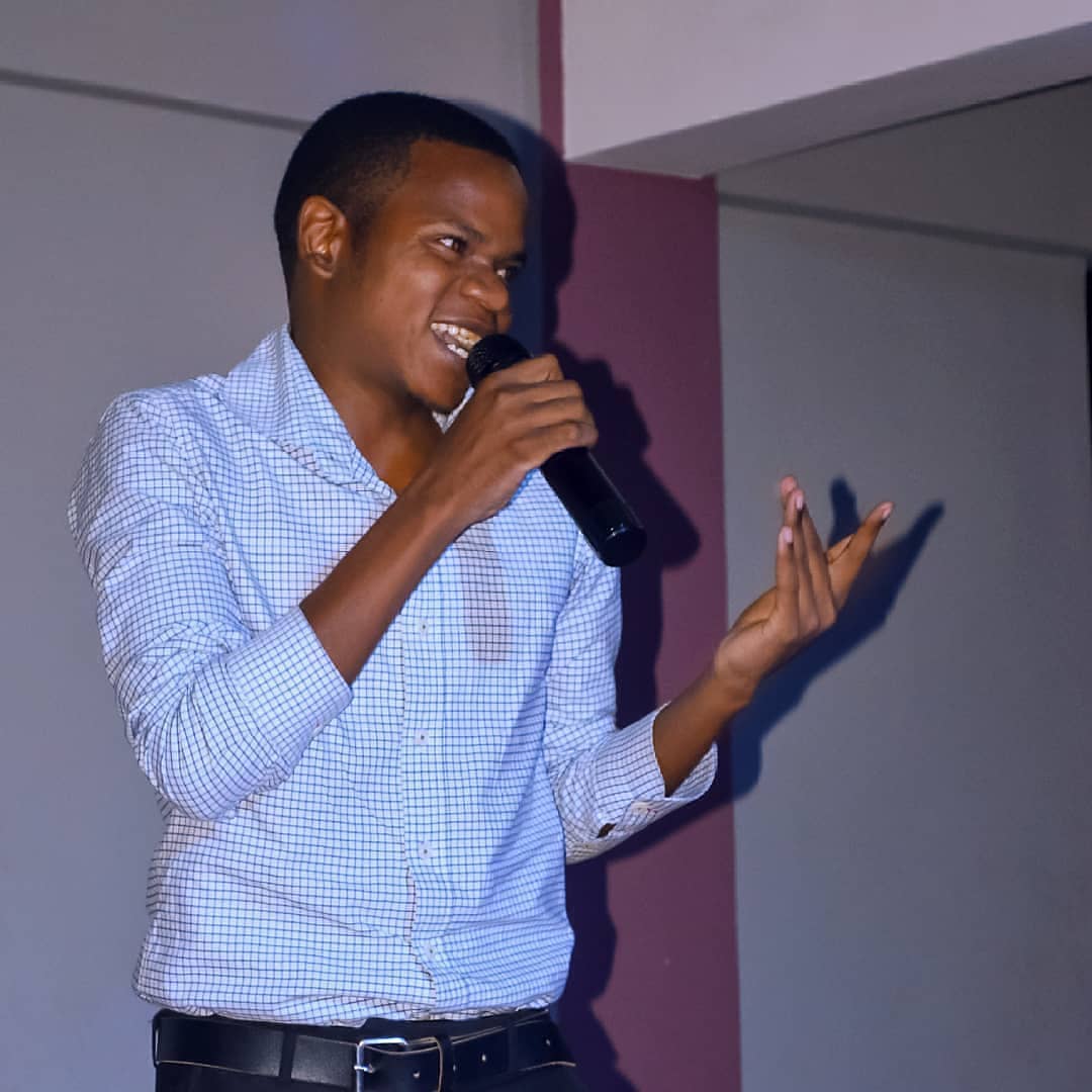 McaBabalao's tweet photo. *Nimetoa blause, akanyamaza*
*Nimetoa sidilia, akanyamaza*
*Lakini nlipotaka kutoa chupi, ndipo akapayuka*
*"We kakaaa!! Kwani kamba hiyo haitoshi mpaka uanue nguo zangu bwanaa"*
*Nadhani mwenyewe Unaona unavyowaza ujingaa* 😂😂😂😂 https://t.co/wVReONZsPC