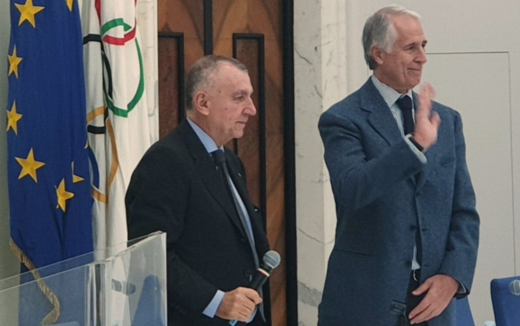 Fiero del #CUSI e della tradizione dello #sport universitario che é da sempre un vanto del movimento. Grazie all'amico Lentini per il lavoro di questi anni, culminato con le #Universiadi di @Napoli2019_ita, complimenti e il più sincero sostegno al nuovo Presidente Antonio Dima!