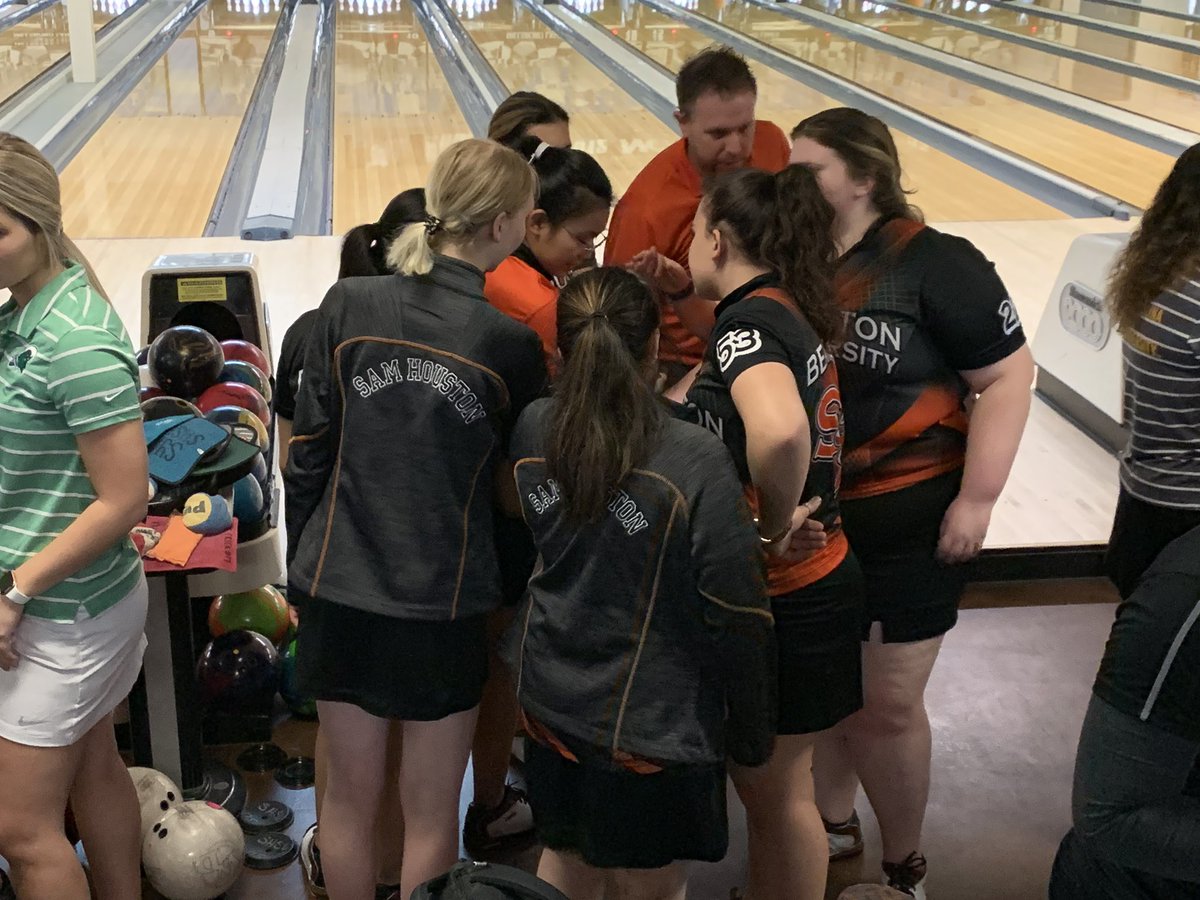 USBC's tweet photo. LIVE NOW: Day 2 of the #HawkClassic is underway hosted by @ESHawksBowling. @BearkatsBOWL leads the way ahead of @AStateBowling, @NCATBowling, @DuqBowling and @SHU_Bowling.
Join @EWJR and @danielfarish on https://t.co/gs2oNY5XwS.
#BowlTV #NCAABowling #AFutureForTheSport https://t.co/BhgripHVb8