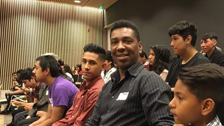 OficinaEquidad's tweet photo. Emotiva ceremonia que cierra los talleres ARPA PACE UCH del 2019. Ha sido un año intenso, alegre, compartido y queremos compartir esta alegría. #conelpacesepuede #arpa #pace @arpaescritura @ciae_uchile @UChile_Beauchef @uchile https://t.co/NqAtLc7VWl