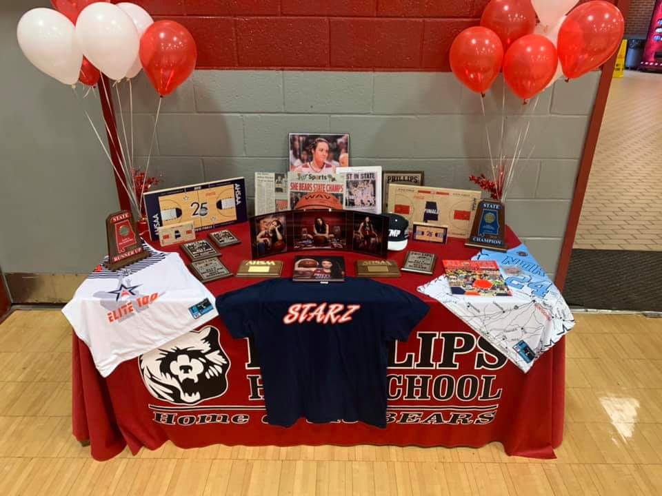 jasonmccollum79's tweet photo. @allymccollum03 had her signing ceremony yesterday. @Shorter_WBB
#GoAlly
#SheBears
#GoStarz
#GoHawks https://t.co/gLpNBPqrHH