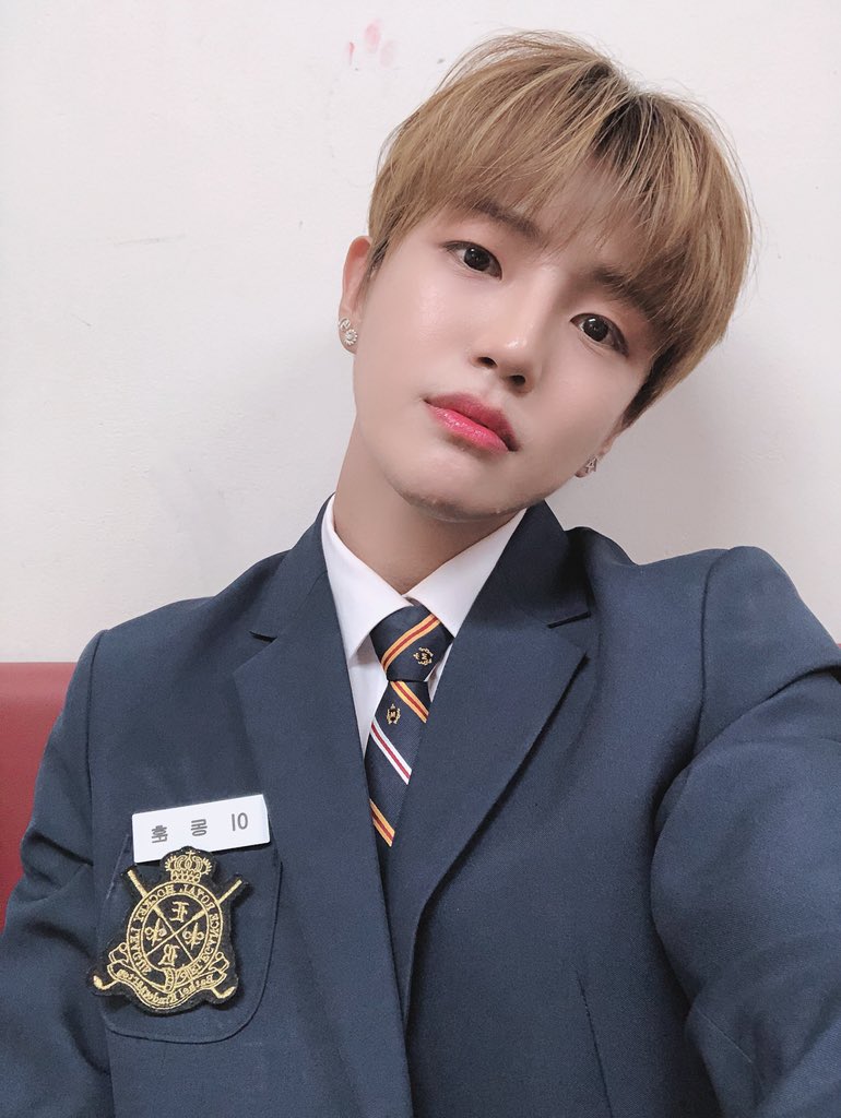 official_ACE7's tweet photo. [#에이스_동훈]
교복 입을 일이 또 있을까 했는데 초이스 덕에 제가 좋은 추억 또 하나를 남기네요💙 옛날 연습생 시절도 생각나고 너무 행복한 하루였어용😚여러분도 즐거웠죠? 그춍?😎🥴
#에이스 의 #행복 #초이스 #ACE #CHOICE #SAVAGE #삐딱선 #버스킹 #BUSKING https://t.co/jUYxBMN76m