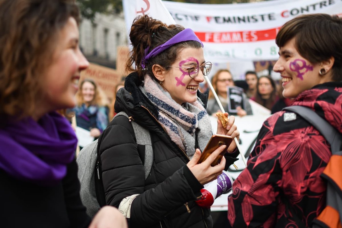 osezlefeminisme's tweet photo. Des centaines ! Des milliers ! nous sommes dans le cortège féministe abolitionniste. Des dizaines de milliers qui marchent #jemarchele23 #noustoutes https://t.co/ts5ozNMkgi