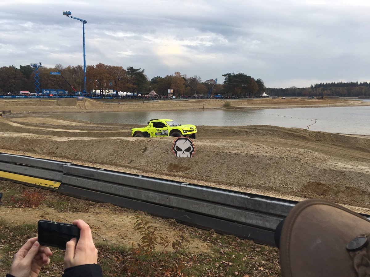schillemans's tweet photo. Dagje Pre Proloog. Natuurlijk met de dames bij het Dakar team van @bastionhotels langs geweest.

Wat een lekkere verzorging in de tent

#preproloog #Eersel #BastionHotels #dakar #rally @2dakar https://t.co/6PIj9TgDsX