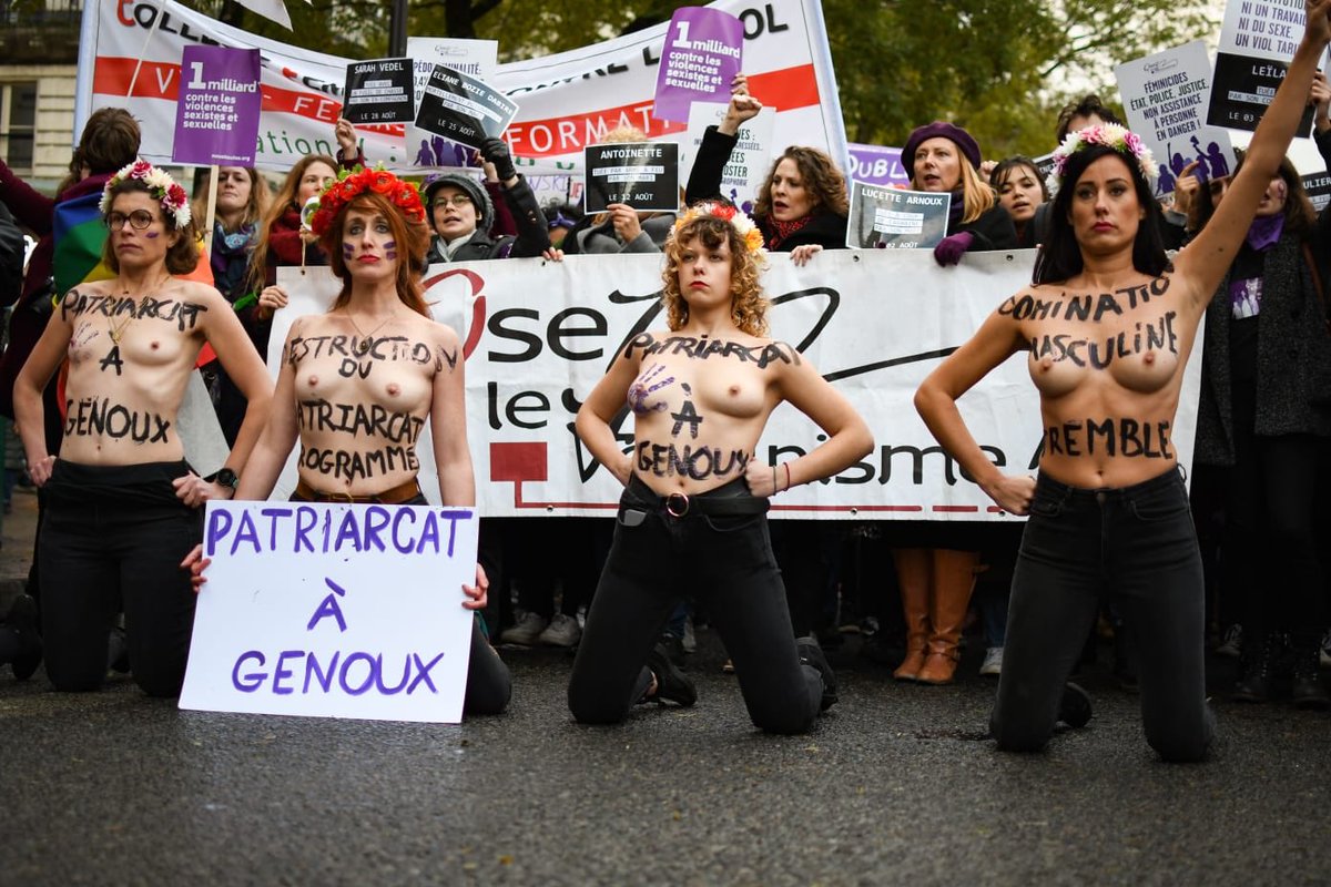osezlefeminisme's tweet photo. @FEMEN_Movement rejoins notre cortège ! “Le corps des femmes n’est pas une marchandise, ni à vendre ni à prendre !” https://t.co/N8L9mVAaE9