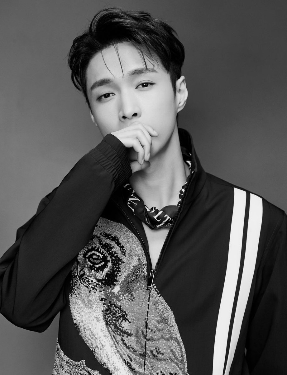4happyeollie's tweet photo. I truly truly want to see you in this comeback 😭 miss you Yixing... Want to see you with EXO so badly... Can guess how you pull both looks with your charms ❤️
#ObsessedWithLAY
#CASE10 #EXODEUX
@weareoneEXO #EXO @layzhang https://t.co/MEXQFbb15r