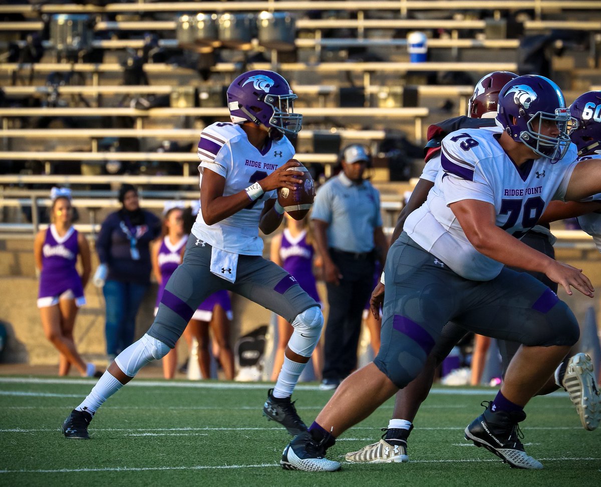 BertEmanuel3's tweet photo. Sophomore Szn 😈🏈                              https://t.co/xcTHd5tQSH https://t.co/5etttTsRjA
