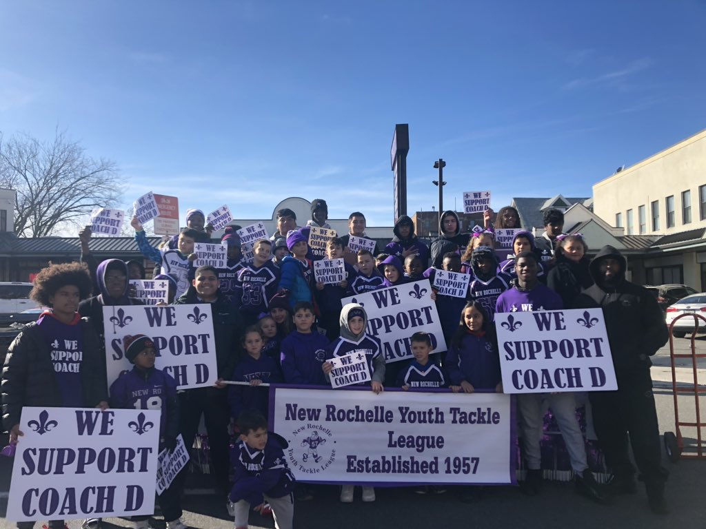 NewRoFPA's tweet photo. NEW RO #parade #united we stand! #PurpleReign WE SUPPORT COACH D! Now let’s get this tix tonight for #road2thedome #FreeD #FreeCoachD #forAdam 💜⚜️🎉🏈 @NewRoFootball @NewRoCoach @newrochamber @NewRoCoach @NewRochelleNY @NewRochelleED @Newrolax @IdeallyNRNY @NewRoYouth https://t.co/vrS6jaEG6H