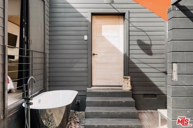 Like okay here's a bungalow on Main Street right around the corner from Abbot Kinney and it uses plywood as a finish (amazing) and has these weird lights hanging from the ceiling and oh my god is that a tub outside?It's one bedroom asking $1.395M  https://www.redfin.com/CA/Venice/1003-Main-St-90291/home/6741167