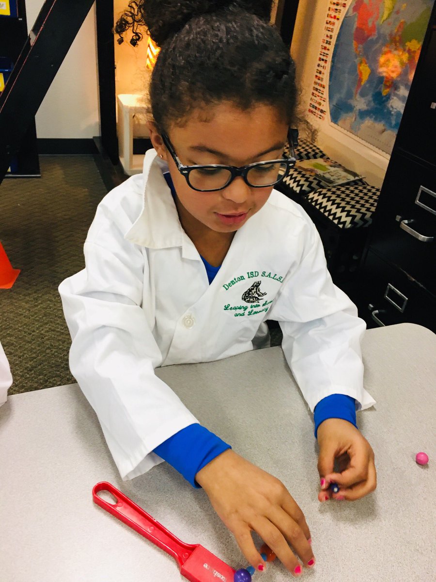 ATeachMoore's tweet image. First graders used magnets to explore the ways that objects move. @eprayzorelem @dentonisd #Moorefunlearninginfirst #AlwayslearningMoore