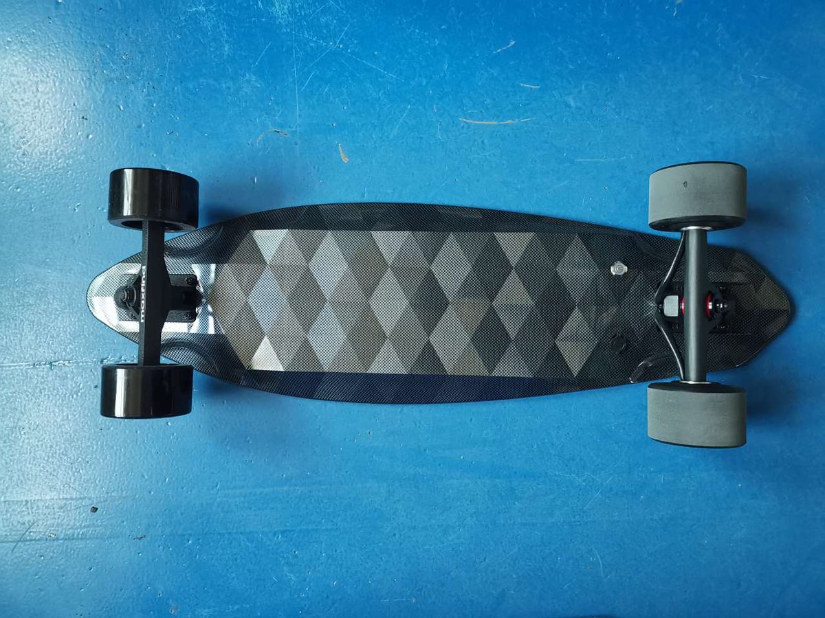 AndamDeng's tweet photo. That is what a Carbon Fiber deck board look like in a electric skateboard #electricskateboard #electricskateboards #boostedboards  #boostedboard #skateboarding #maxfind 
https://t.co/q0MMpHfTpI https://t.co/mFLA5x04Al
